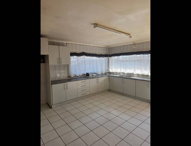 3 BEDROOM HOUSE FOR SALE IN KENILWORTH